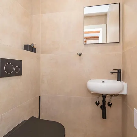 Ivka - Modern And Luxurious Oldtown Apartman *