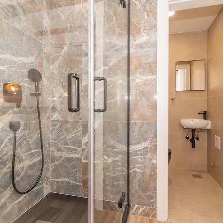 Ivka - Modern And Luxurious Oldtown Lejlighed Makarska