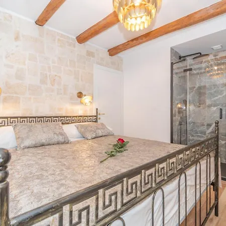 Ivka - Modern And Luxurious Oldtown Lejlighed *